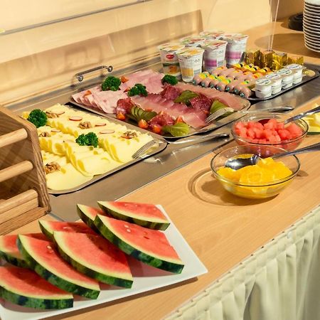 Hotel Bayernhof Greding Bagian luar foto